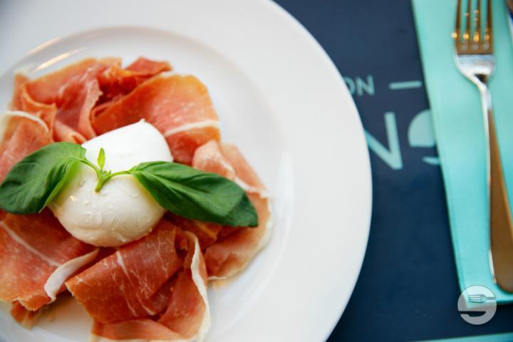 Mozzarella di Bufala e Prosciutto Crudo - La Norma