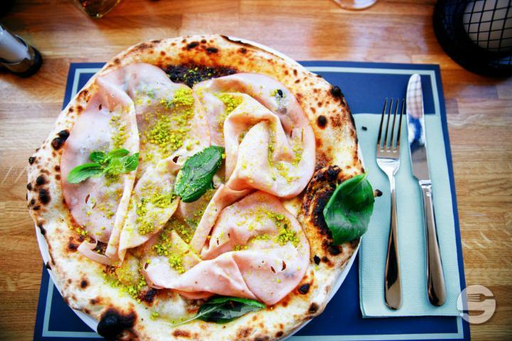 Pizza Pistacchio e Mortadella - La Norma