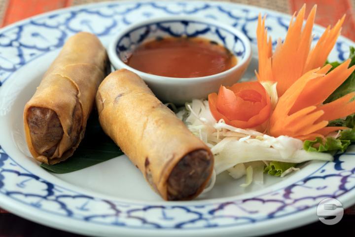 1. Pow Pià - Oy Isan Thai Food