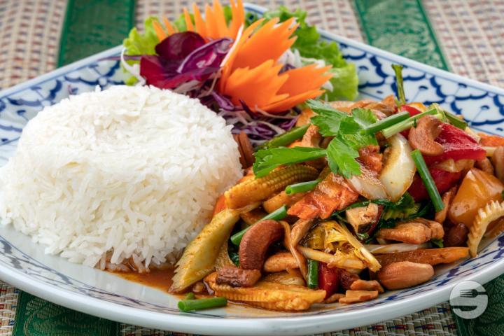 20. Kai Pad Med Mamuangt - Oy Isan Thai Food