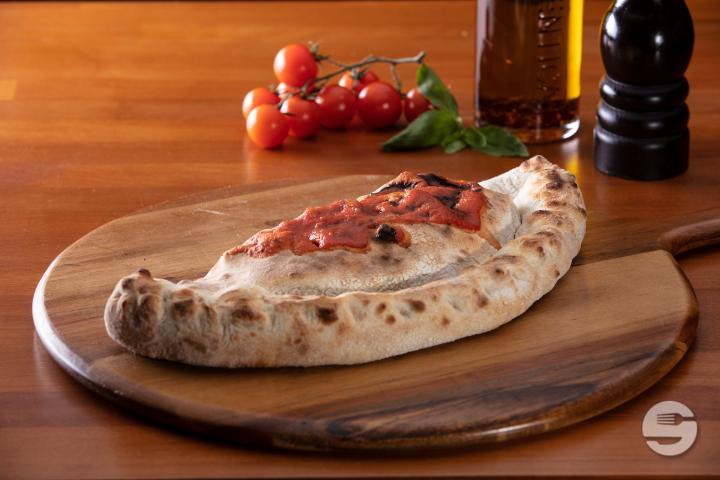 Pizza Calzone - La Rustica