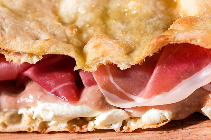 Focaccia Crudo - Amici