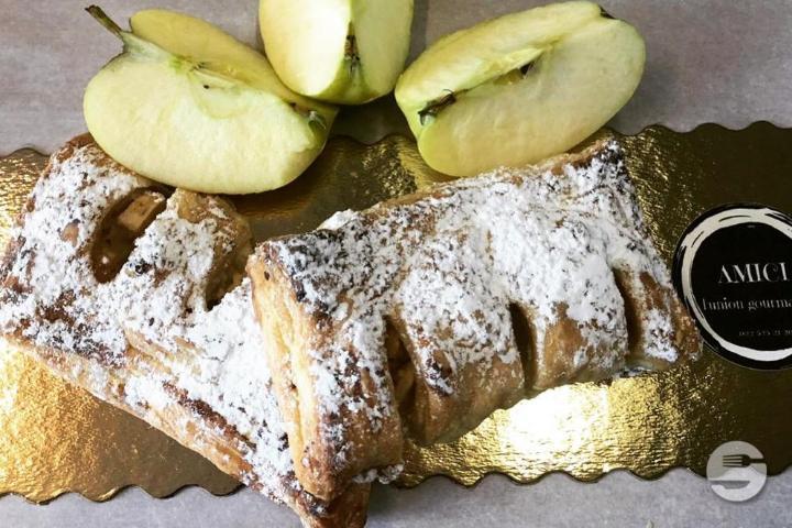 Apple Strudel - Amici