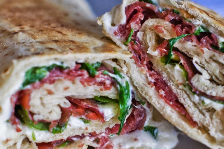 Piadina Ricotta Tartufata et crudo - LA GOLOSA - Amici