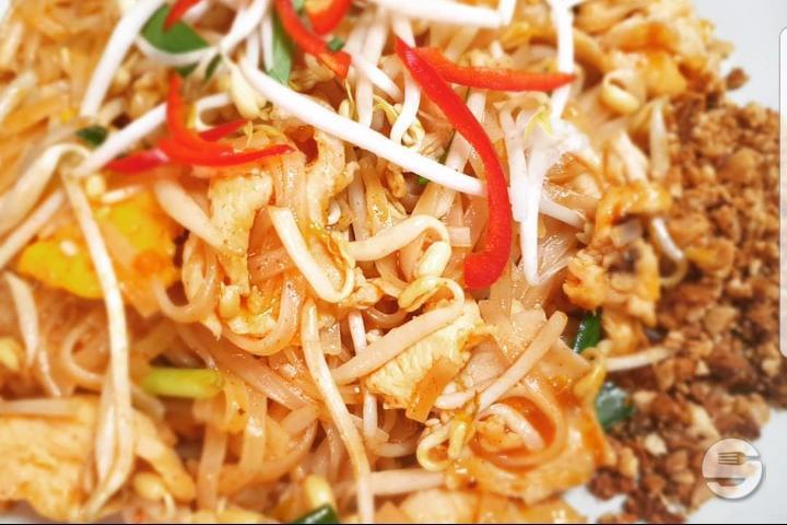 25. Pad Thaï au Poulet ou Porc - Songphinong