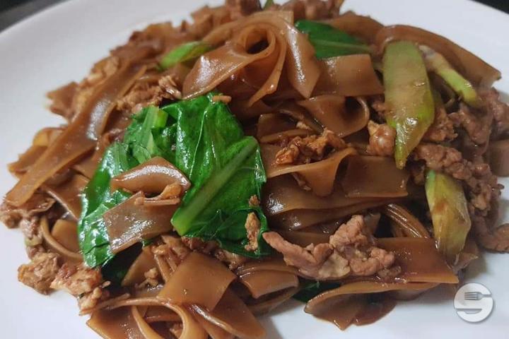 28. Pad Si-Io Poulet et Porc - Songphinong