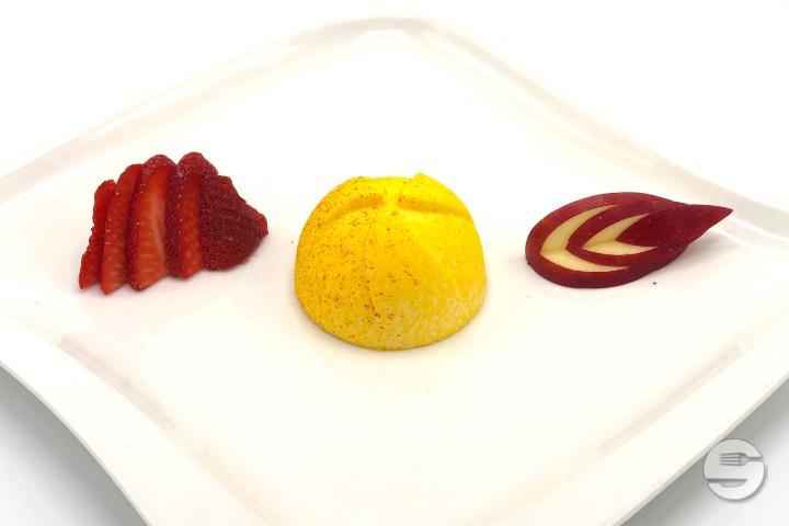 Quark Mango Dom (110g) - Patisserie Hochgenuss