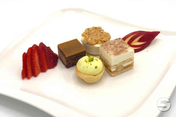 Zitronen Pistache Tartelette (30g) - Patisserie Hochgenuss