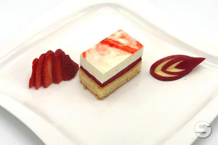 Sauerkirsche Valrhona Würfel - Patisserie Hochgenuss