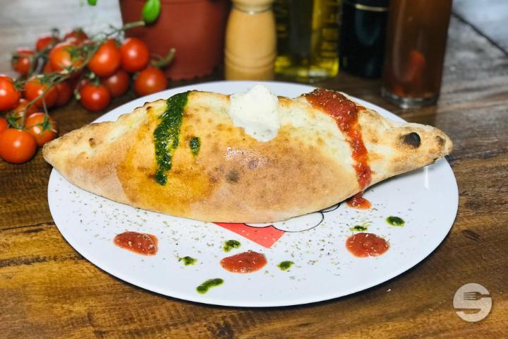 Calzone - La Fontaine Restaurant