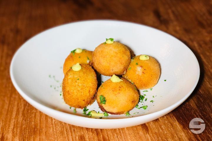 Petites «balles» de gruyère et parmesan - Le Carré