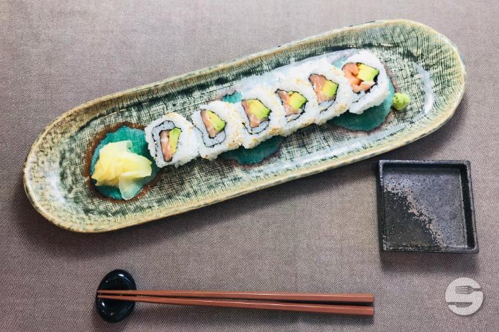 24c. Salmon and Avocado Maki - Kyo Sushi
