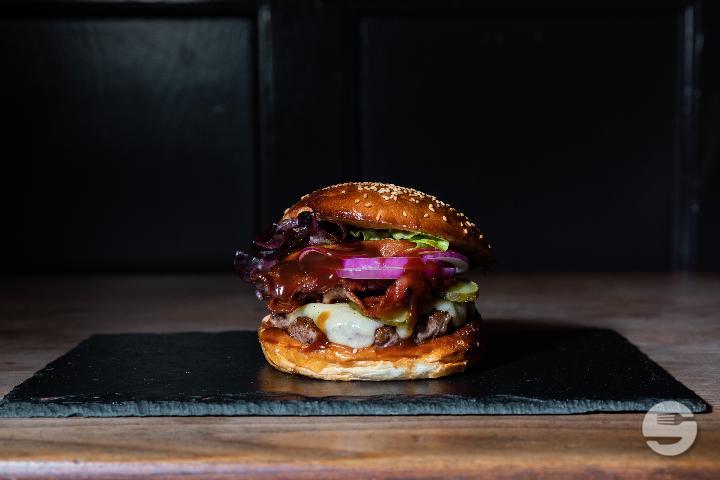 The Smoked Whisky Burger - Hungry Birds