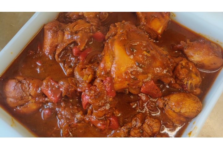 Pollo guisado - Delicias Latinas