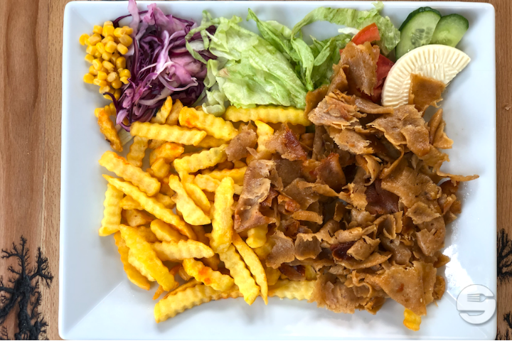 Dönerteller mit Pommes Frites - Glatt Cafe