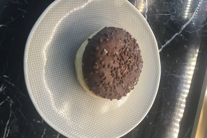 Chocolate Berliners with vanilla sauce - Glatt Cafe