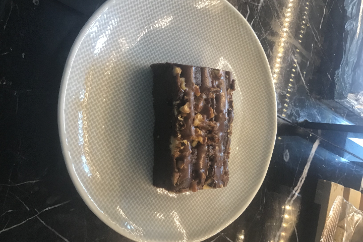 Brownie with walnuts - Glatt Cafe
