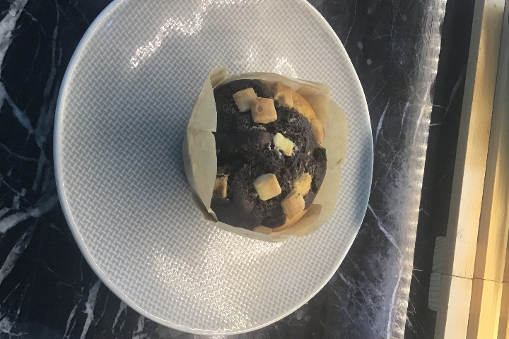 Black and White Muffin - Glatt Cafe