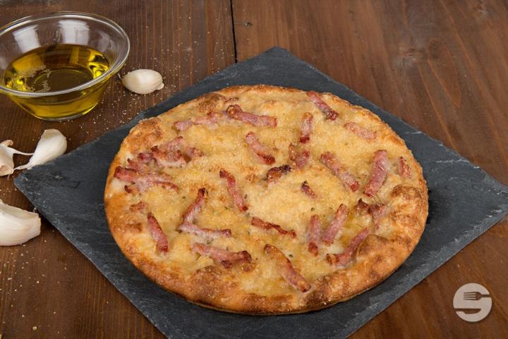 Garlic and Bacon Bread - Rolling Pizza Carouge