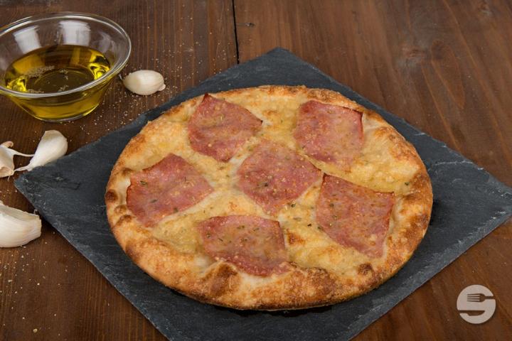 Garlic and Ham Bread - Rolling Pizza Carouge