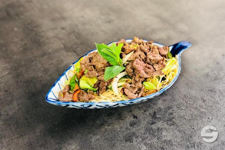 Nouilles Sautées au Boeuf - Les Rues de Saïgon