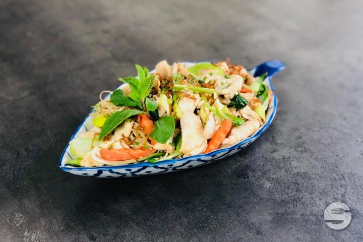 Nouilles Sautées au Poulet - Les Rues de Saïgon