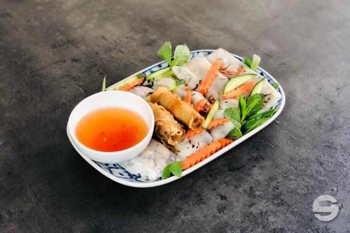 Crêpe à la Vapeur Vietnamienne au Porc - Les Rues de Saïgon