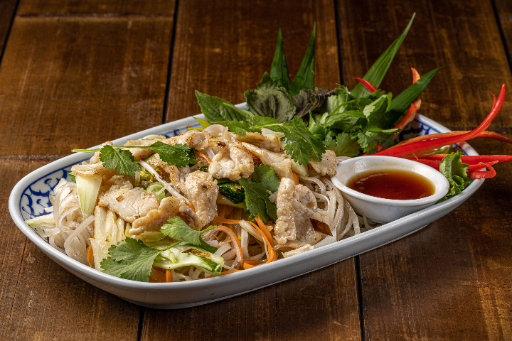 Hủ tiếu xào gà - Nouilles de riz sauté au poulet - Les Rues de Saïgon