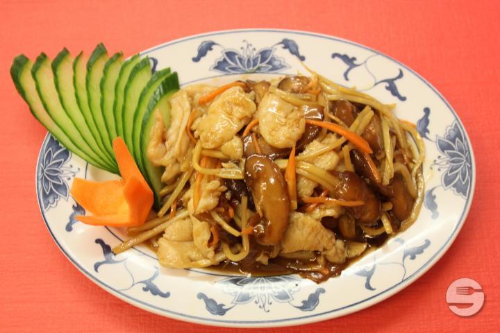 30. Poulet aux Champignons et Pousses de Bambou - Le Papillon