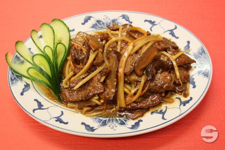 40. Boeuf aux Champignons et Pousses de Bambou - Le Papillon