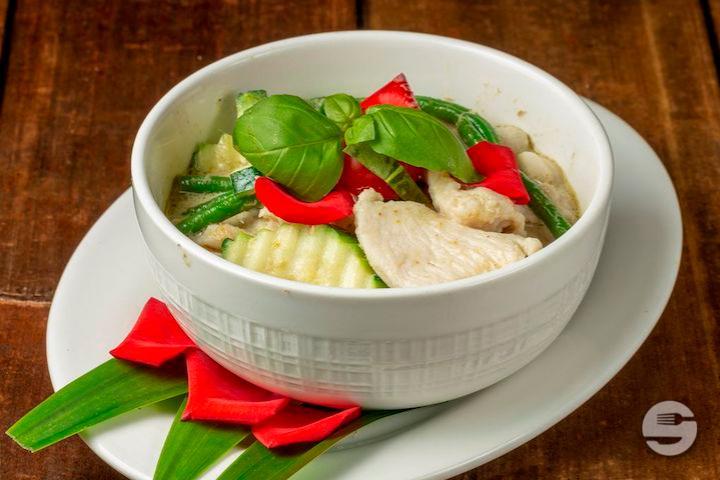Poulet au Curry Vert - Le Printemps