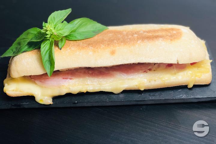 Panini Tomatoes Mozzarella - Le Toucan
