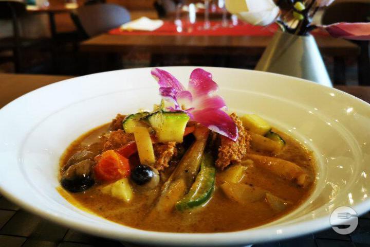 100. Coconut Milk and Curry Tofu - Harmonie