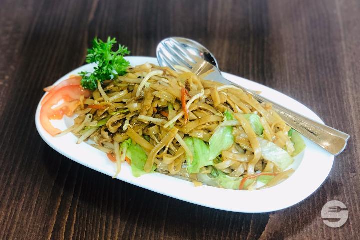 005. Fried Rice Pasta with Chicken - Ô Bambou
