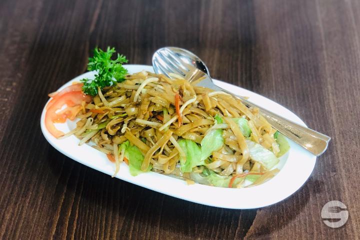 008. Fried Rice Pasta with Beef - Ô Bambou