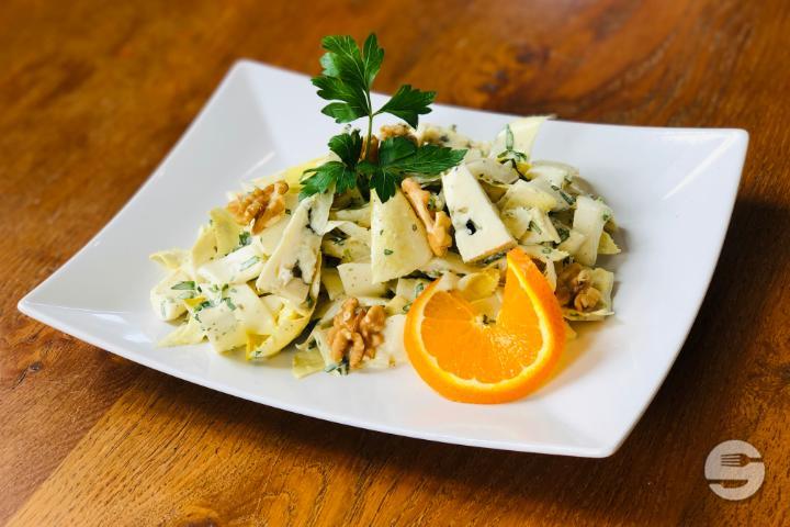 Endive, Roquefort and Walnuts Salad - Brasserie du Commerce