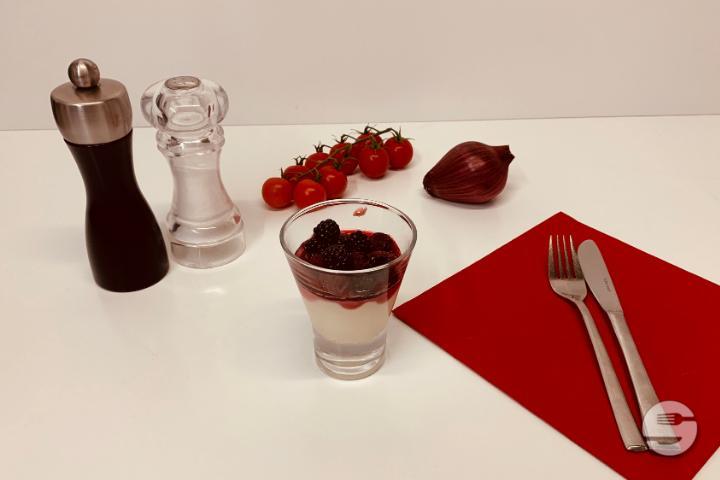 Panna Cotta aux Fruits Rouges - Pasta Bar Francesca