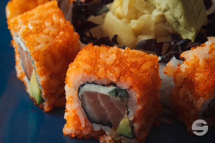 Fresh Tuna Uramaki Roll - Le Baroque