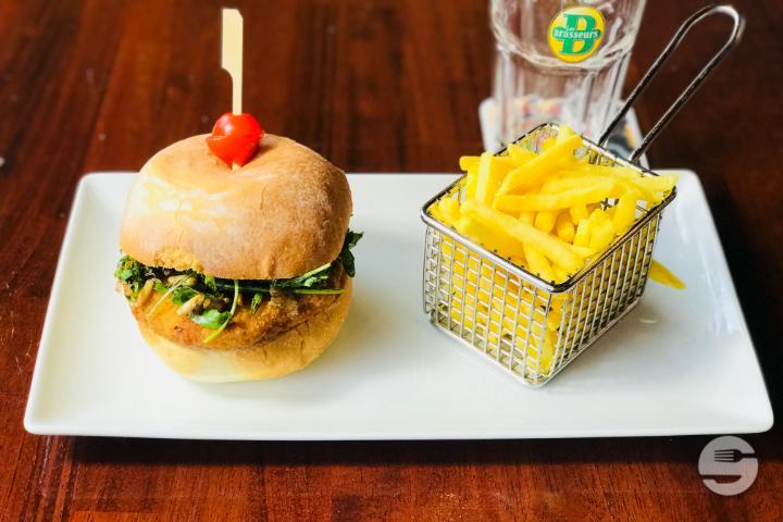 The Italian Chicken Burger - Les Brasseurs