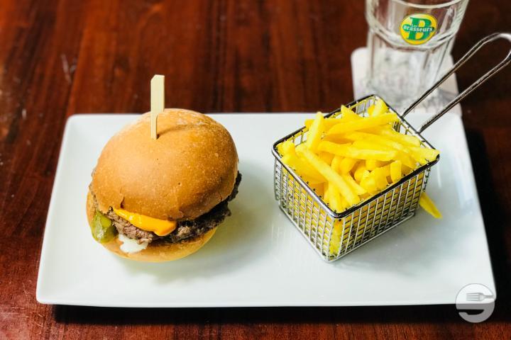 The Cheesy Burger - Les Brasseurs