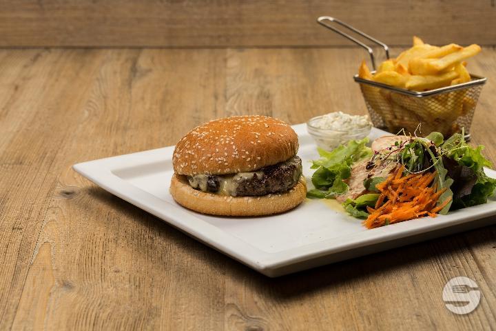 Homemade Beef Cheeseburger - Le Petit Raphael