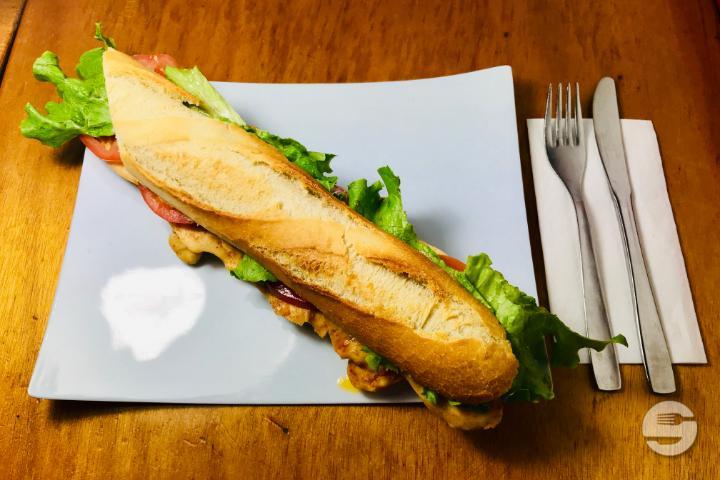 Sandwich Poulet au Curry Maison - Planète Sandwichs