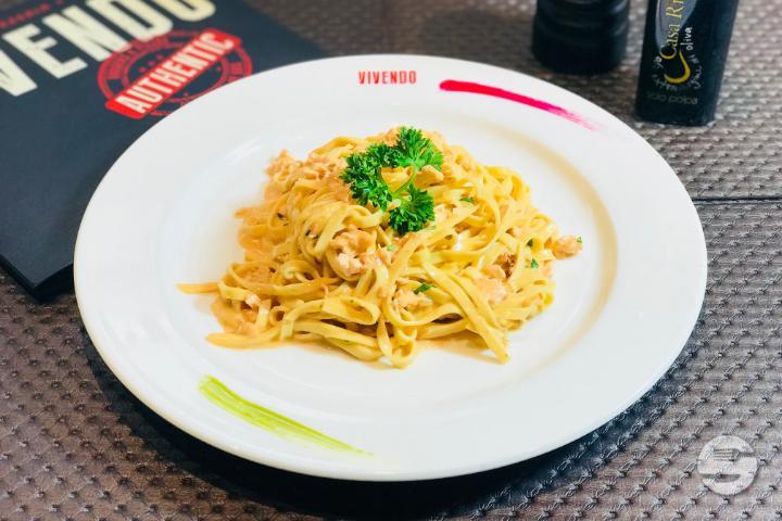 Tagliolini Fresche Al Salmone - VIVENDO