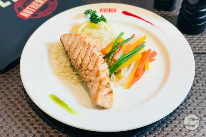 Trancio di Salmone Alla Griglia - VIVENDO