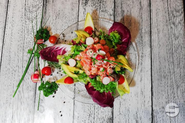 Salade de crevettes roses avocats et pamplemousse - La Croquignole