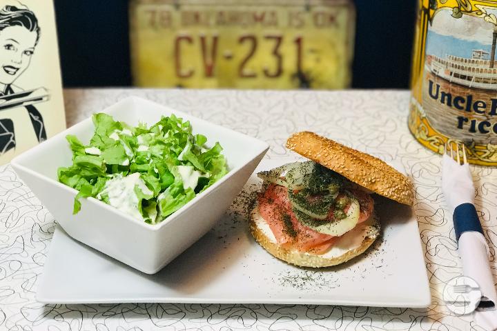 Bagel Salmon, Cream Cheese & Salad - Happy Days Diner