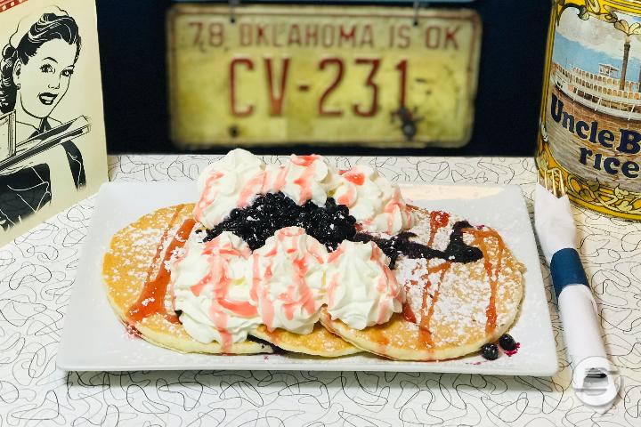 Raspberry Pancakes - Happy Days Diner