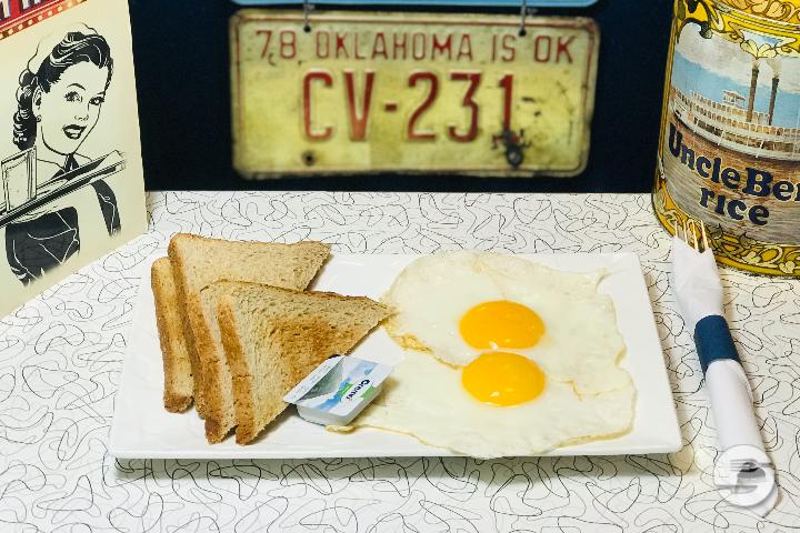 2 Eggs, Toasts - Happy Days Diner