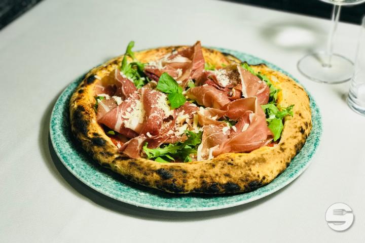 Pizza Crudo, Rucola E Grana - Scaramu