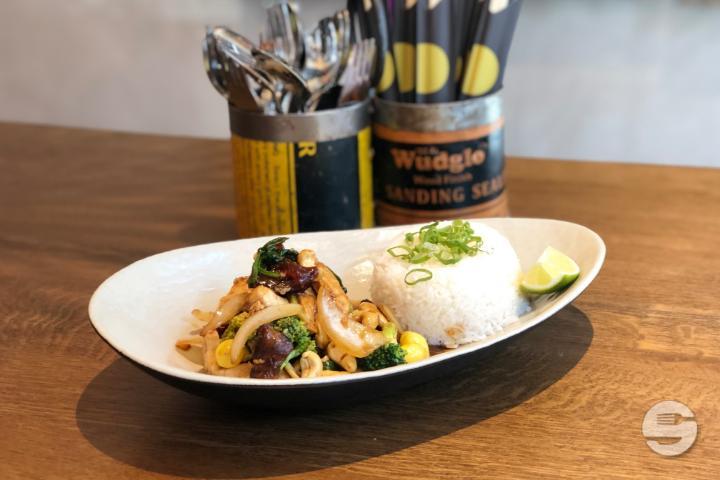 Cashew Chicken Singaporean Style mit Jasminreis - Nooba